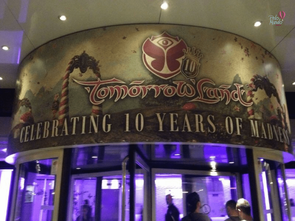 TOMORROWLAND HOTEL