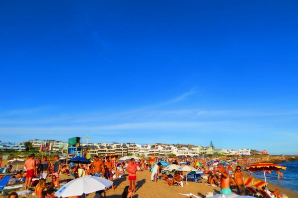 Praia em Punta - Bikini Beach